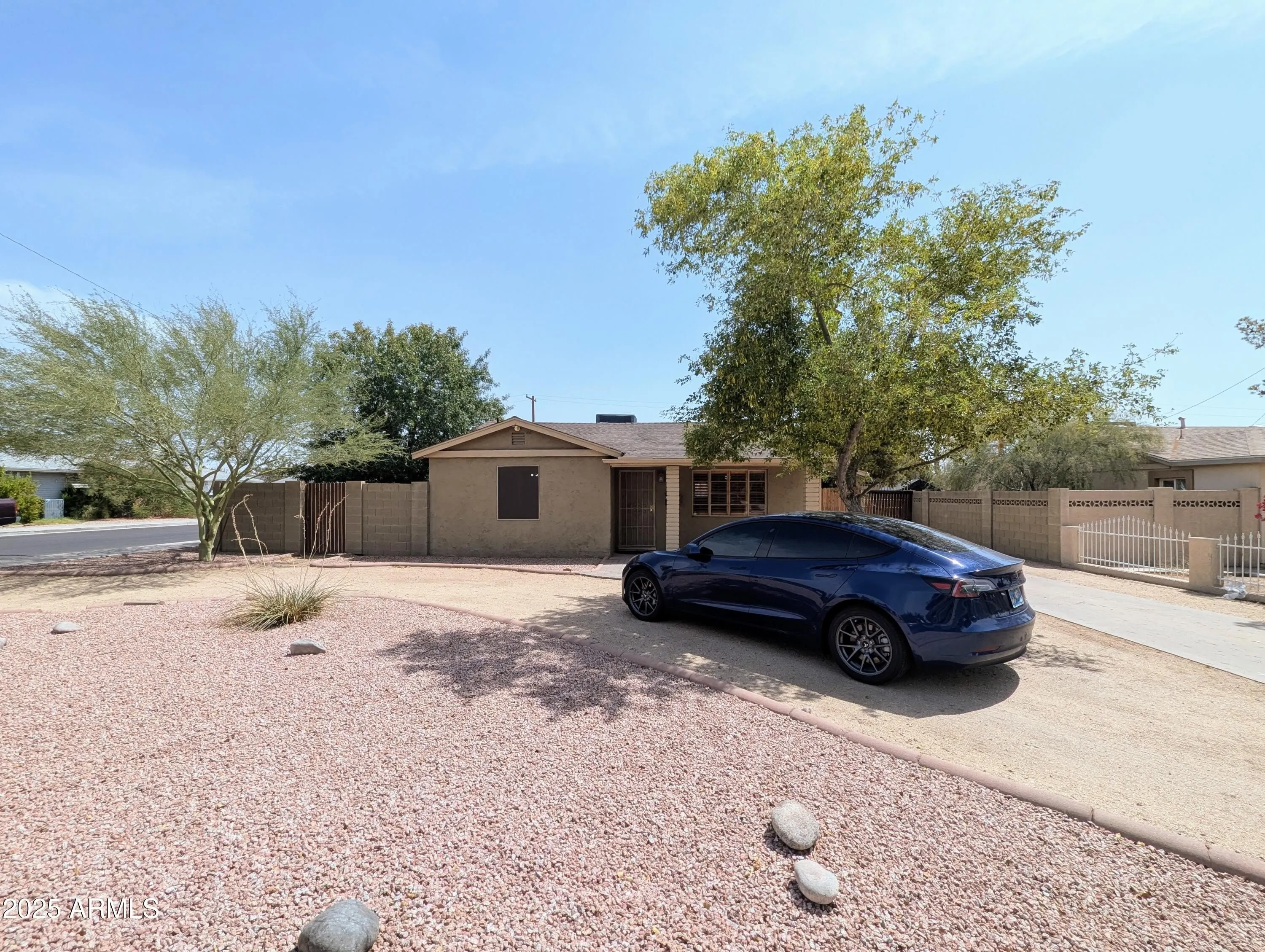 2443 E Earll Dr Phoenix, AZ 85016 photo 4