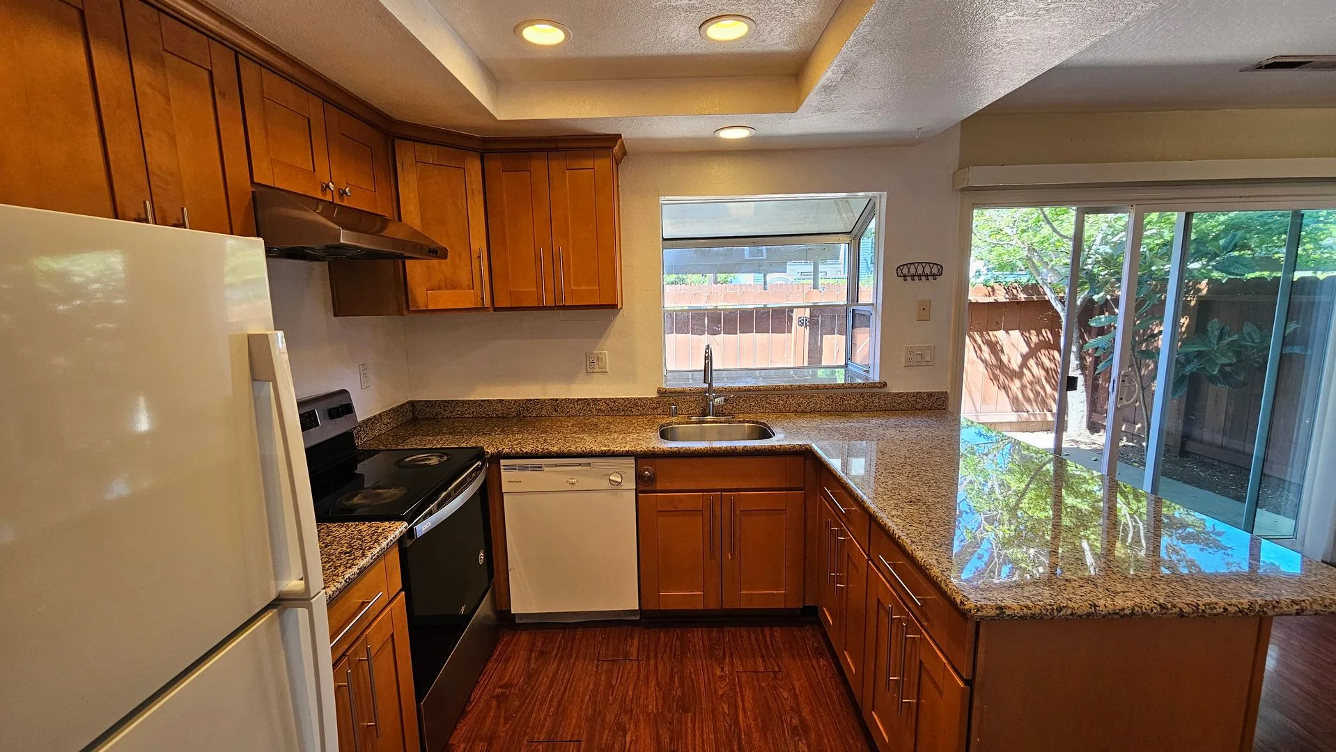 4 bedroom townhouse near Top Rated Pleasanton Schools photo 3