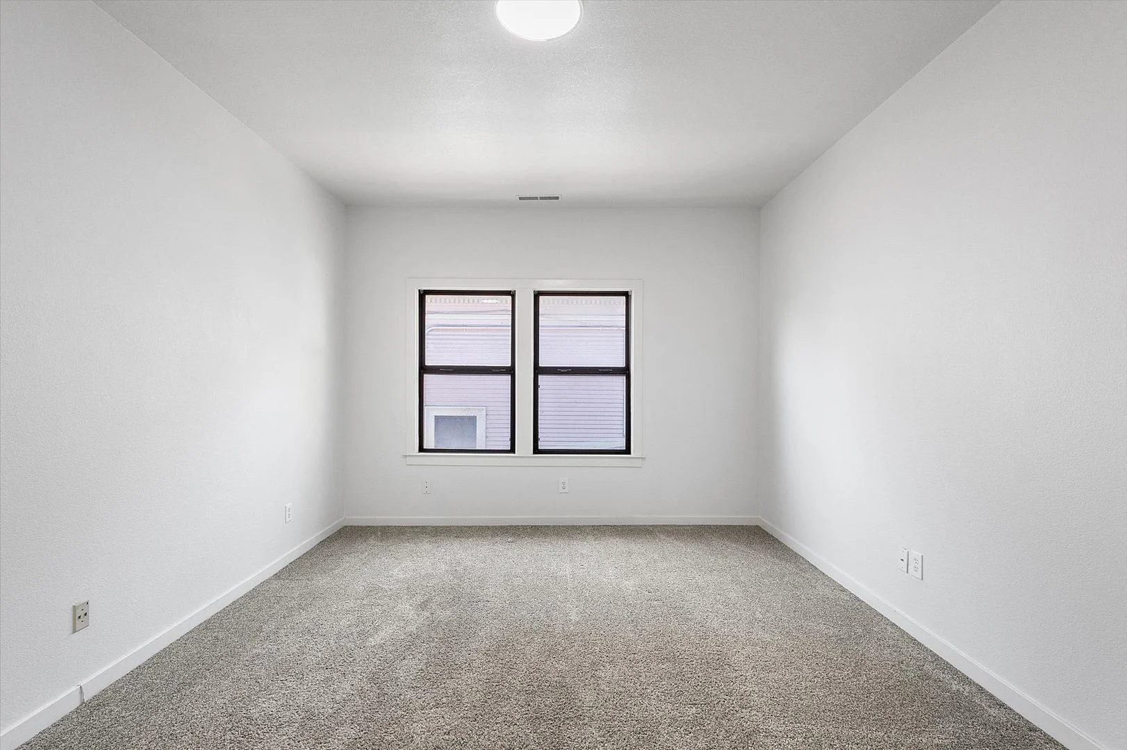 1336 1/2 Park Ave - 3 bedroom | 1.5 bath | Upper unit photo 4