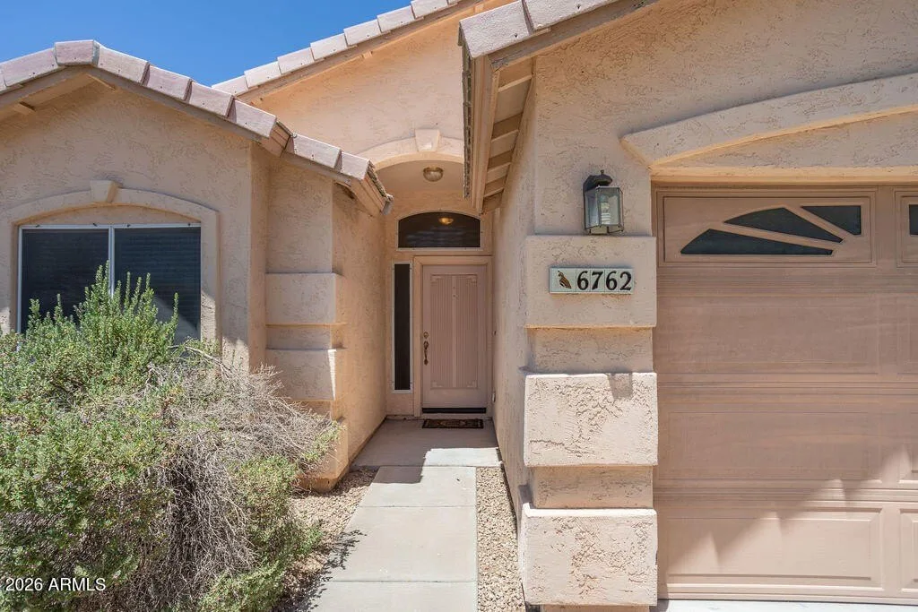 6762 W Del Mar Ln Peoria, AZ 85381 photo 4