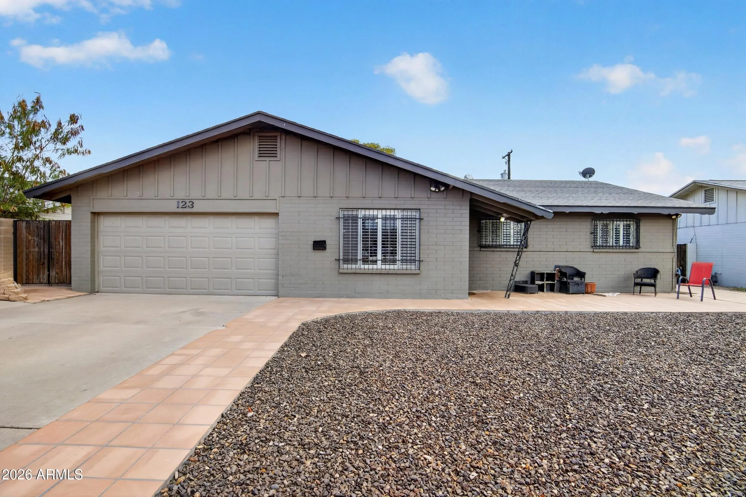 123 E Erie Dr Tempe, AZ 85282 photo 2