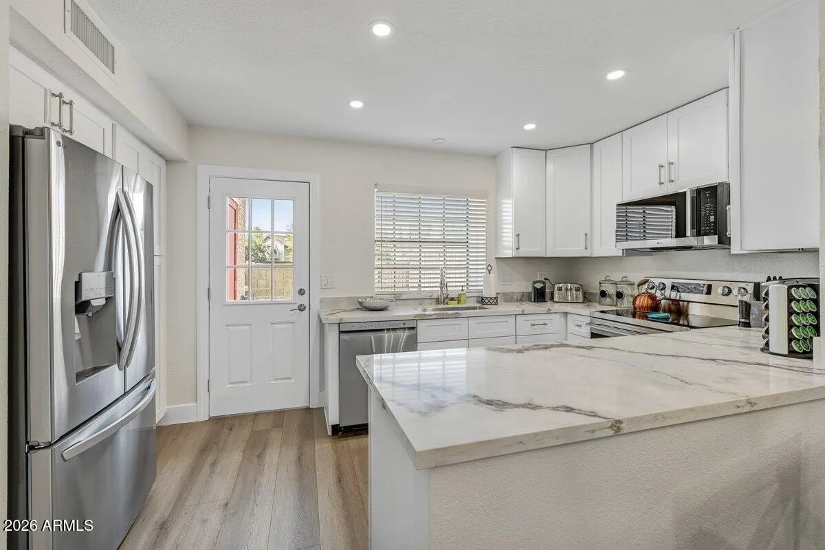 4901 E Kelton Lane photo 5