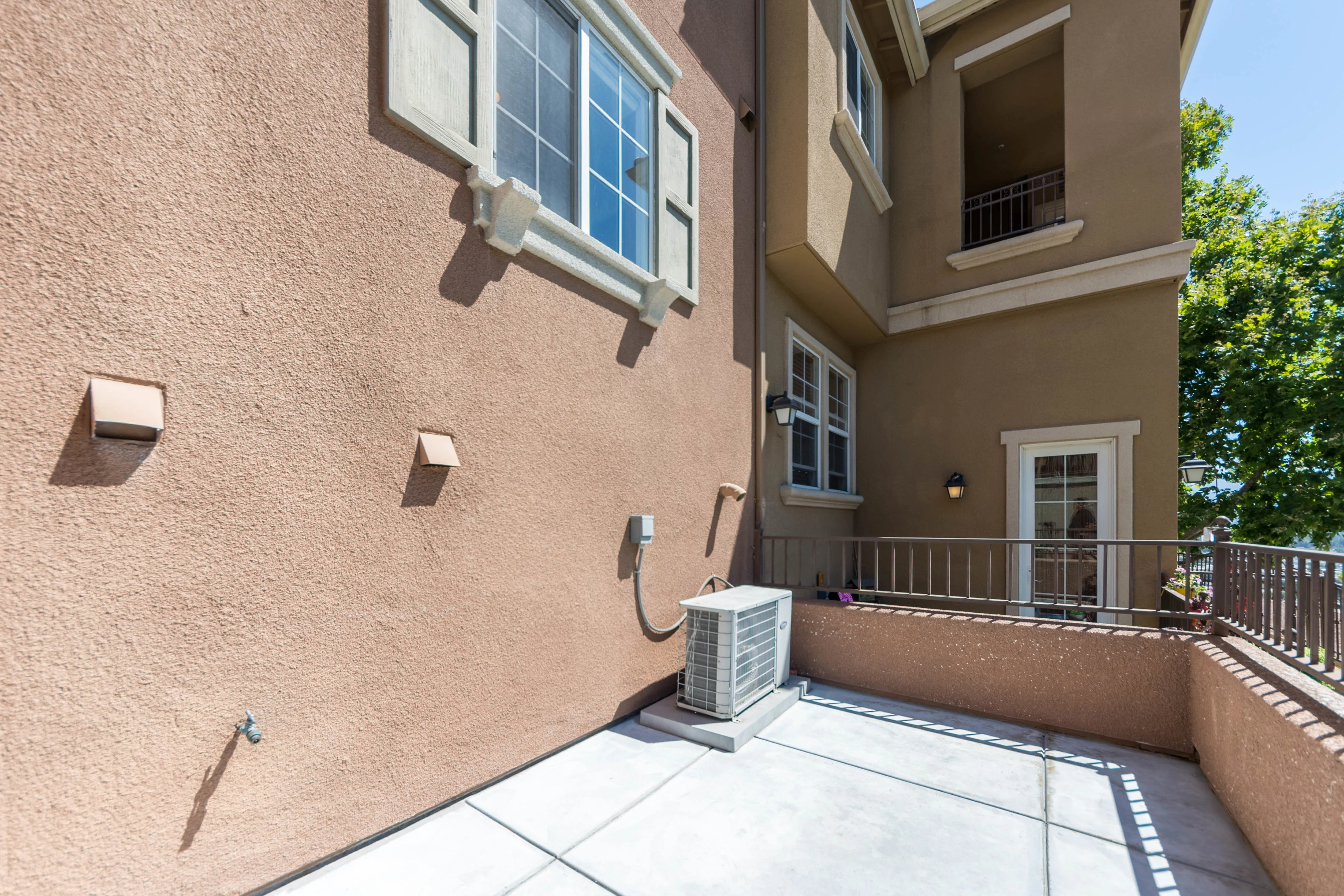 553 Adeline Ave photo 5