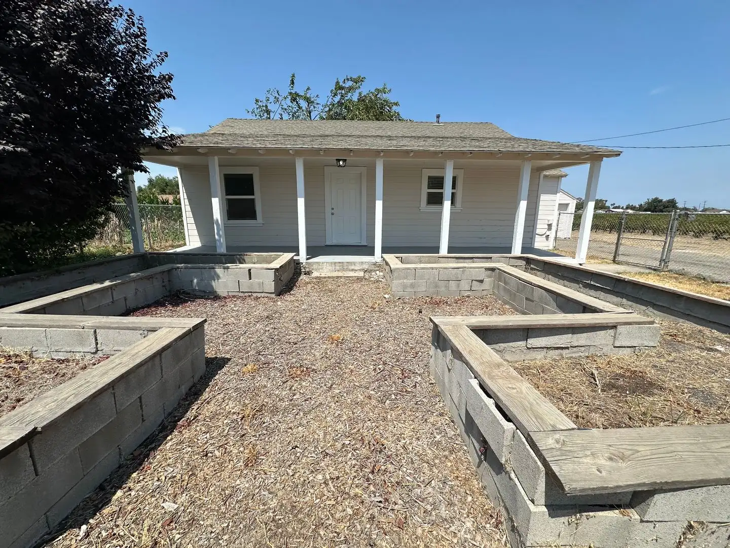 1360 Delta Rd photo 2