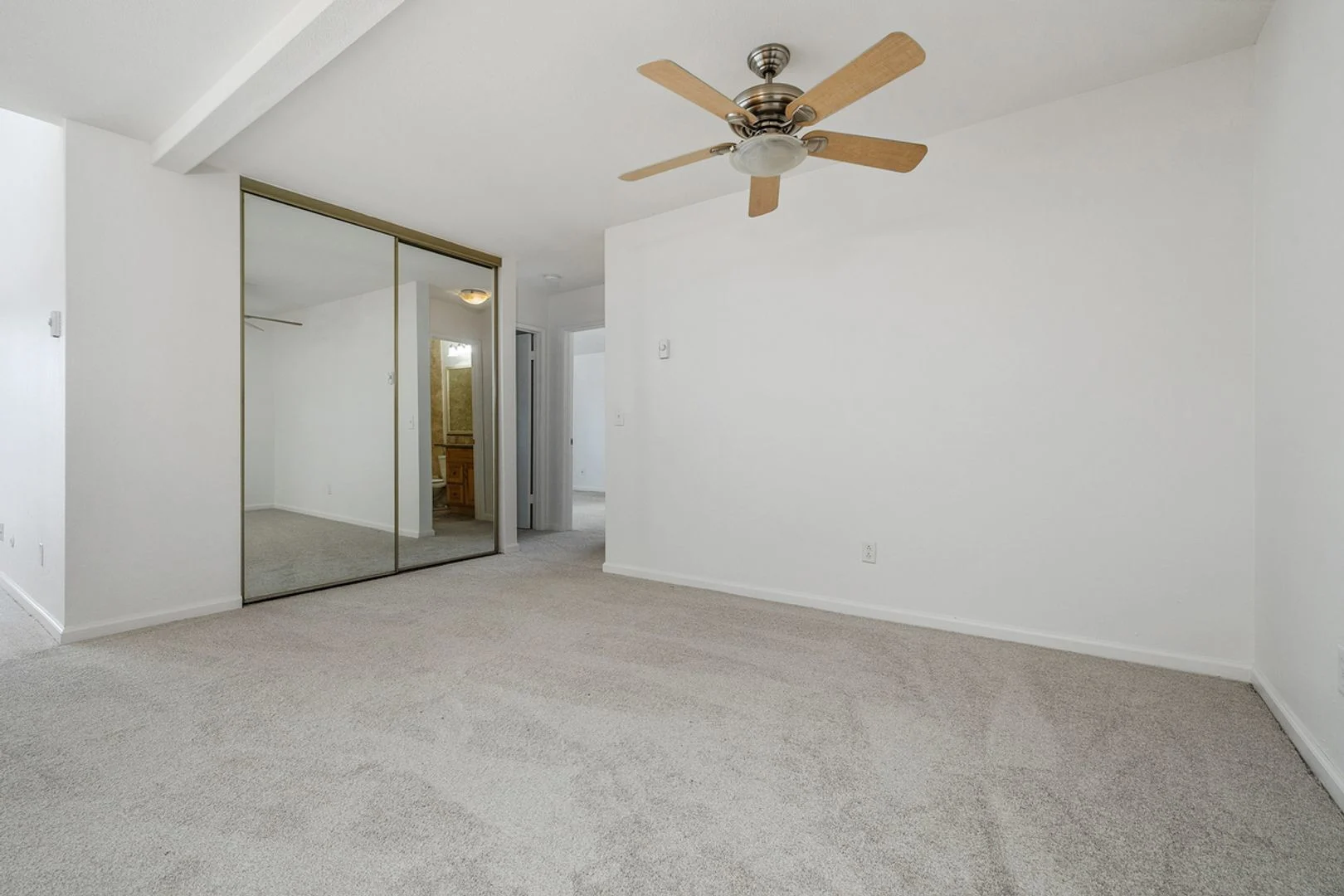 3rd floor Condo in UTC photo 3