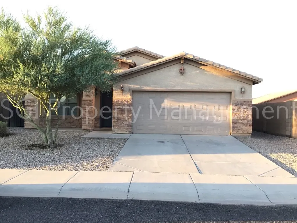 1037 W Nina Dr