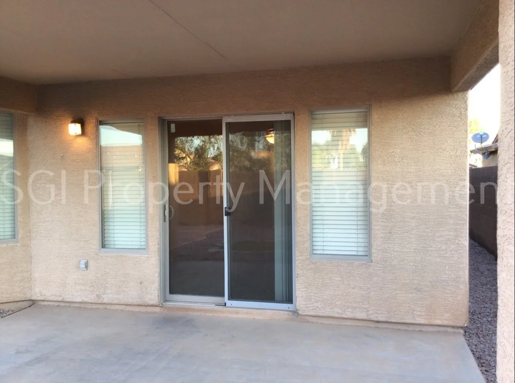 1037 W Nina Dr photo 2