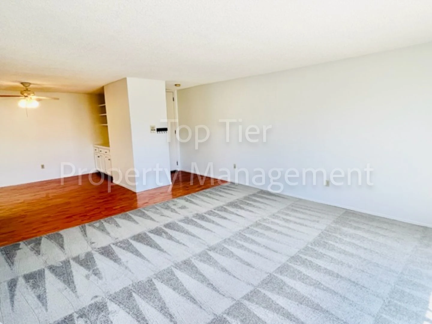 Nice 2Bd/2Bth, 1180sf end-unit Condo in University Heights. Available NOW! photo 4