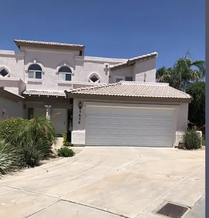 5626 E Kelton Ln photo 2