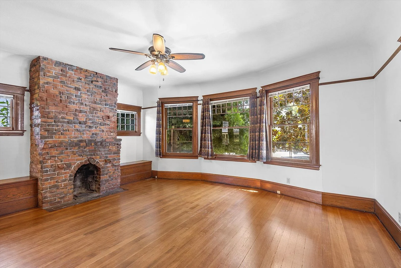 1733 Lincoln Ave photo 2