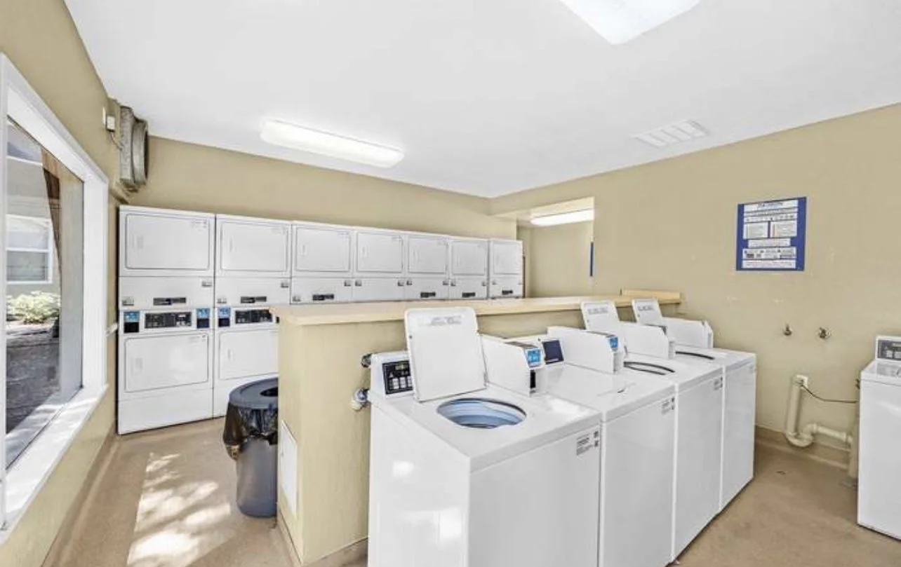 1085 Murrieta Blvd Livermore, CA 94550 photo 2
