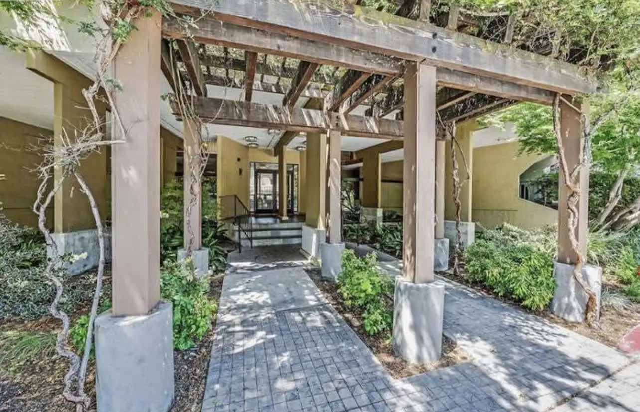 1085 Murrieta Blvd Livermore, CA 94550 photo 3