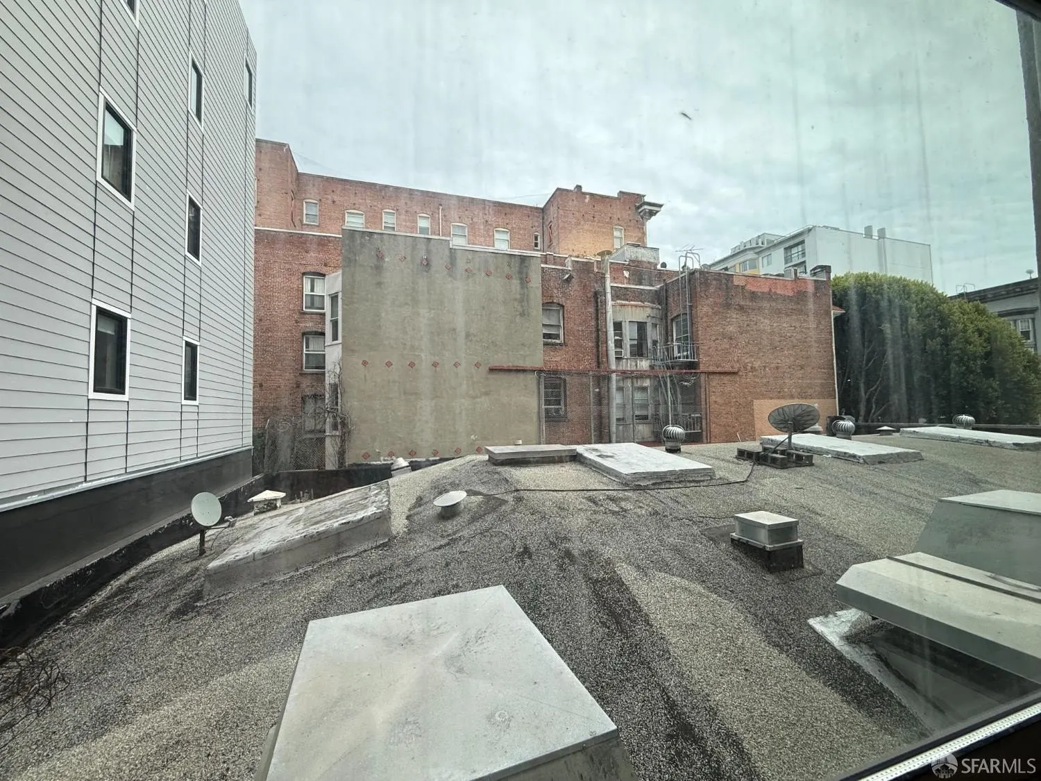 810 Hyde St #206 photo 4