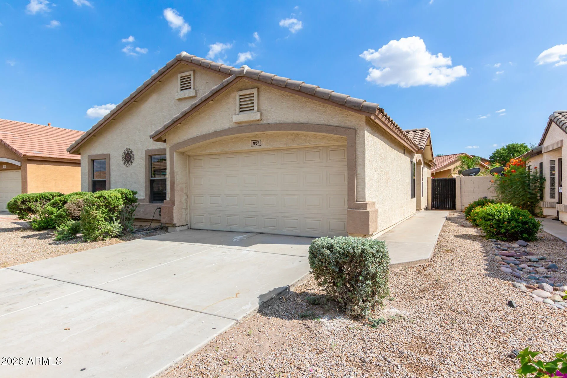 1851 E CARLA VISTA Drive photo 3