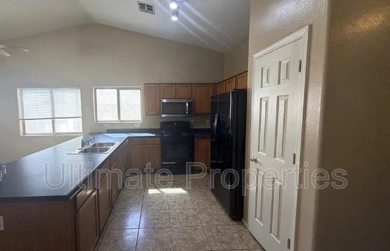 13461 W Statler St photo 4