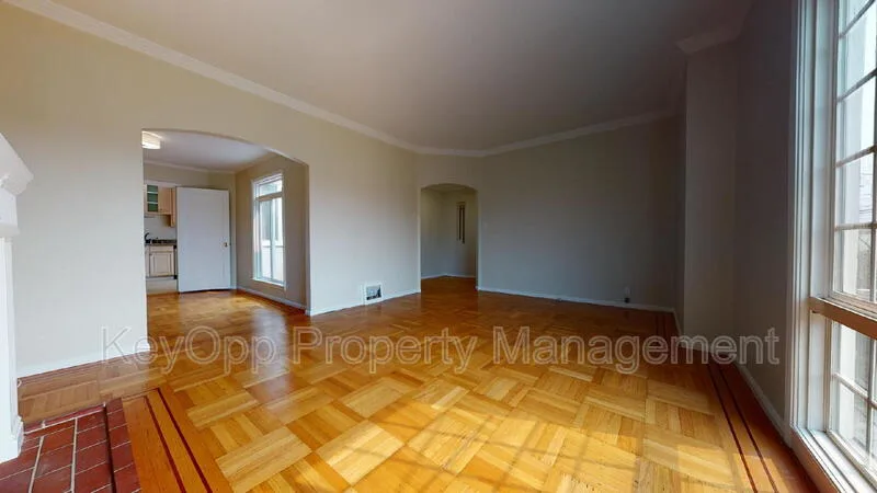 1782 35th Ave photo 3