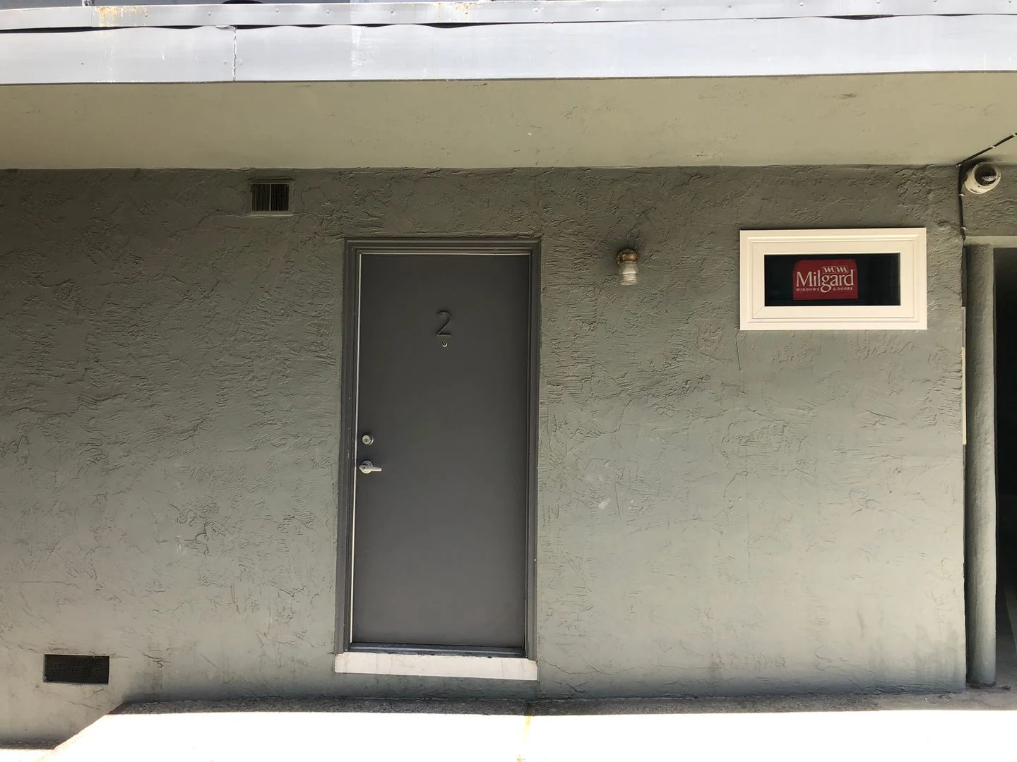 2 bedroom few blocks from Lake Merritt! Off-street parking! Private balcony! Common outdoor space! photo 2
