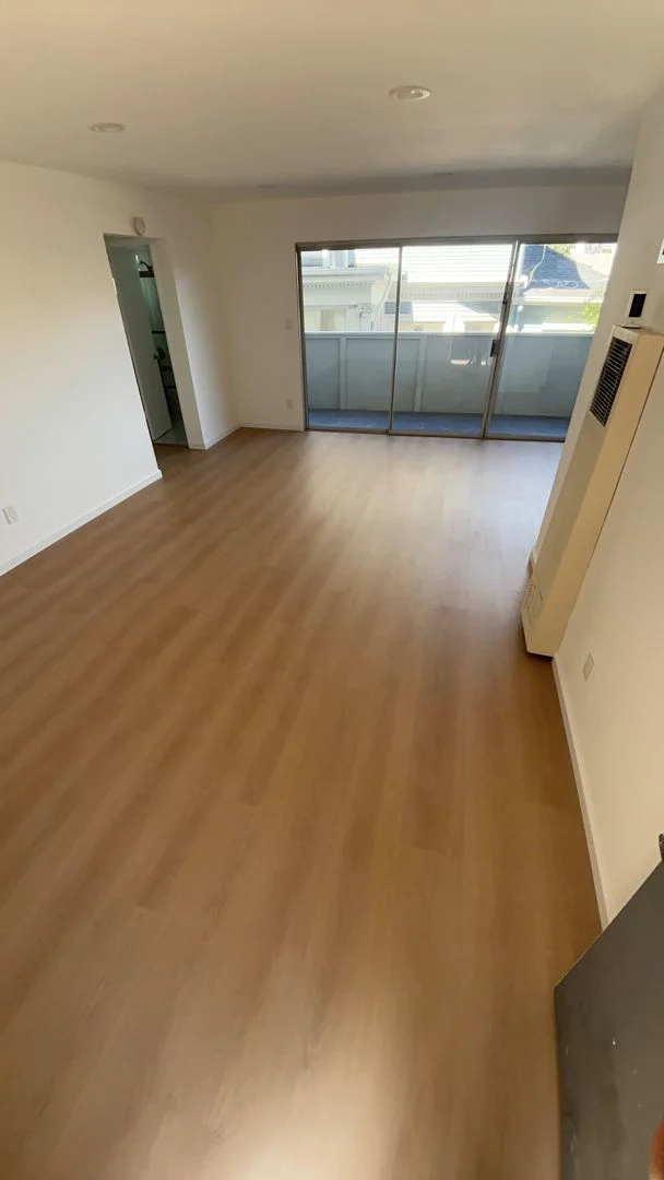 2 bedroom few blocks from Lake Merritt! Off-street parking! Private balcony! Common outdoor space! photo 4