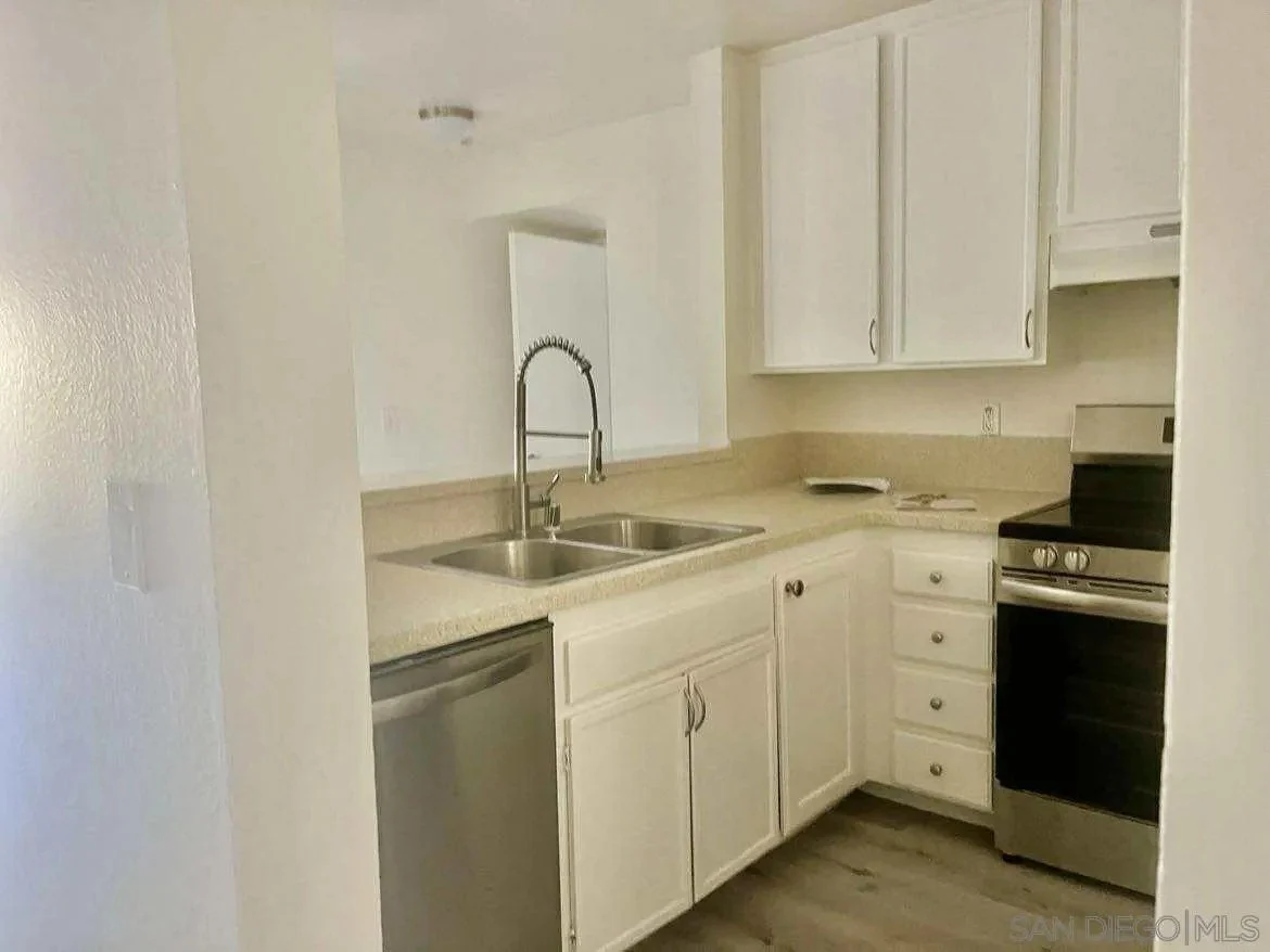3980 Faircross Pl photo 2