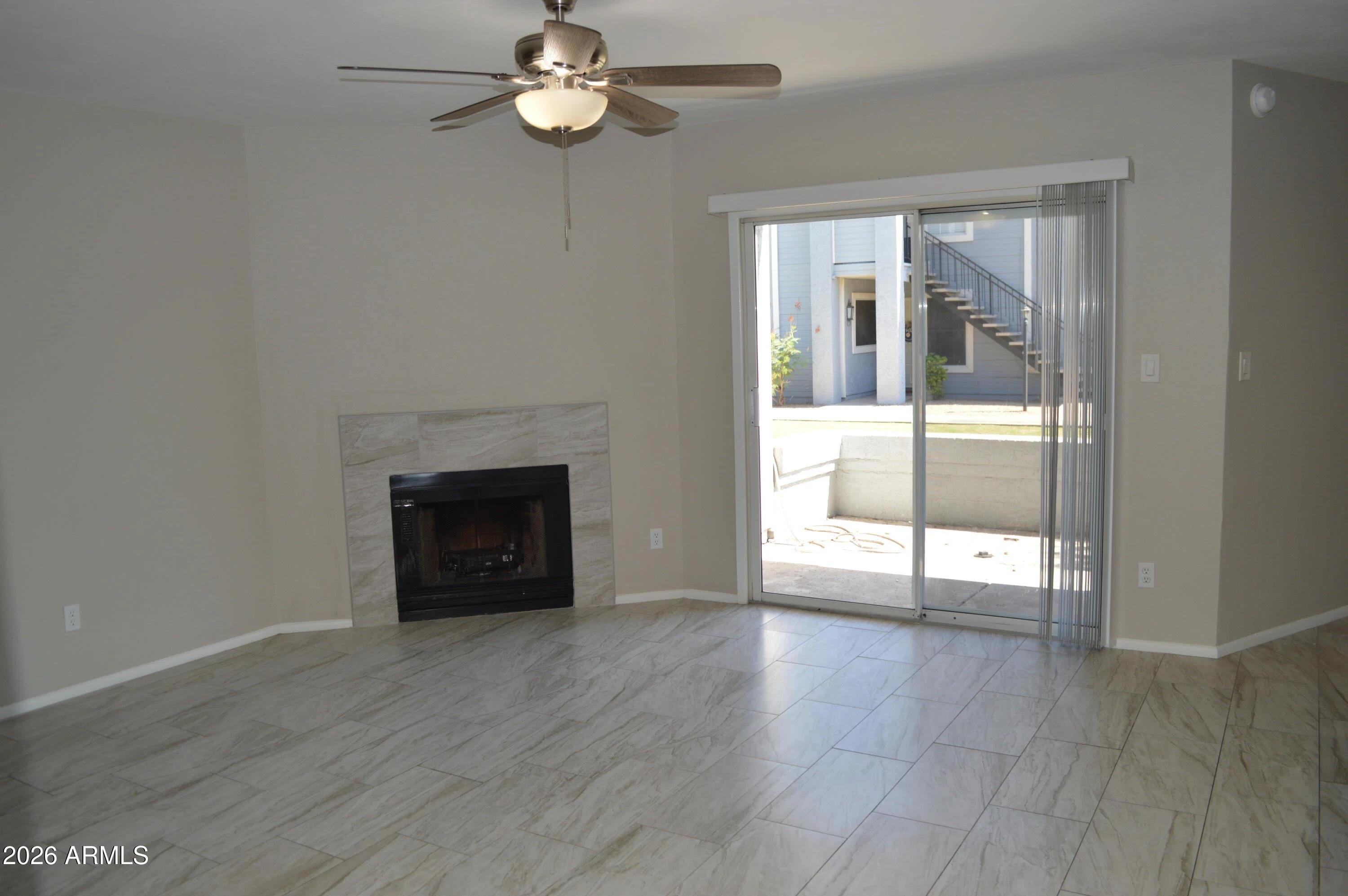 2910 W MARCONI Avenue photo 4