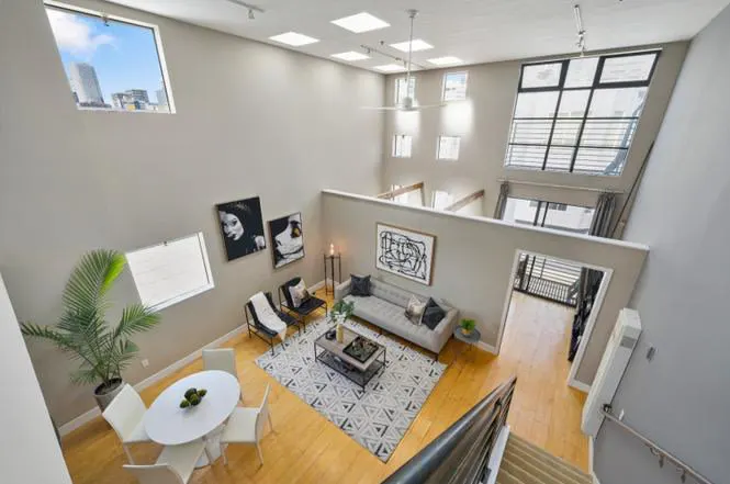 Modern Top-floor 1-bedroom, 1.5-bath Loft photo 4