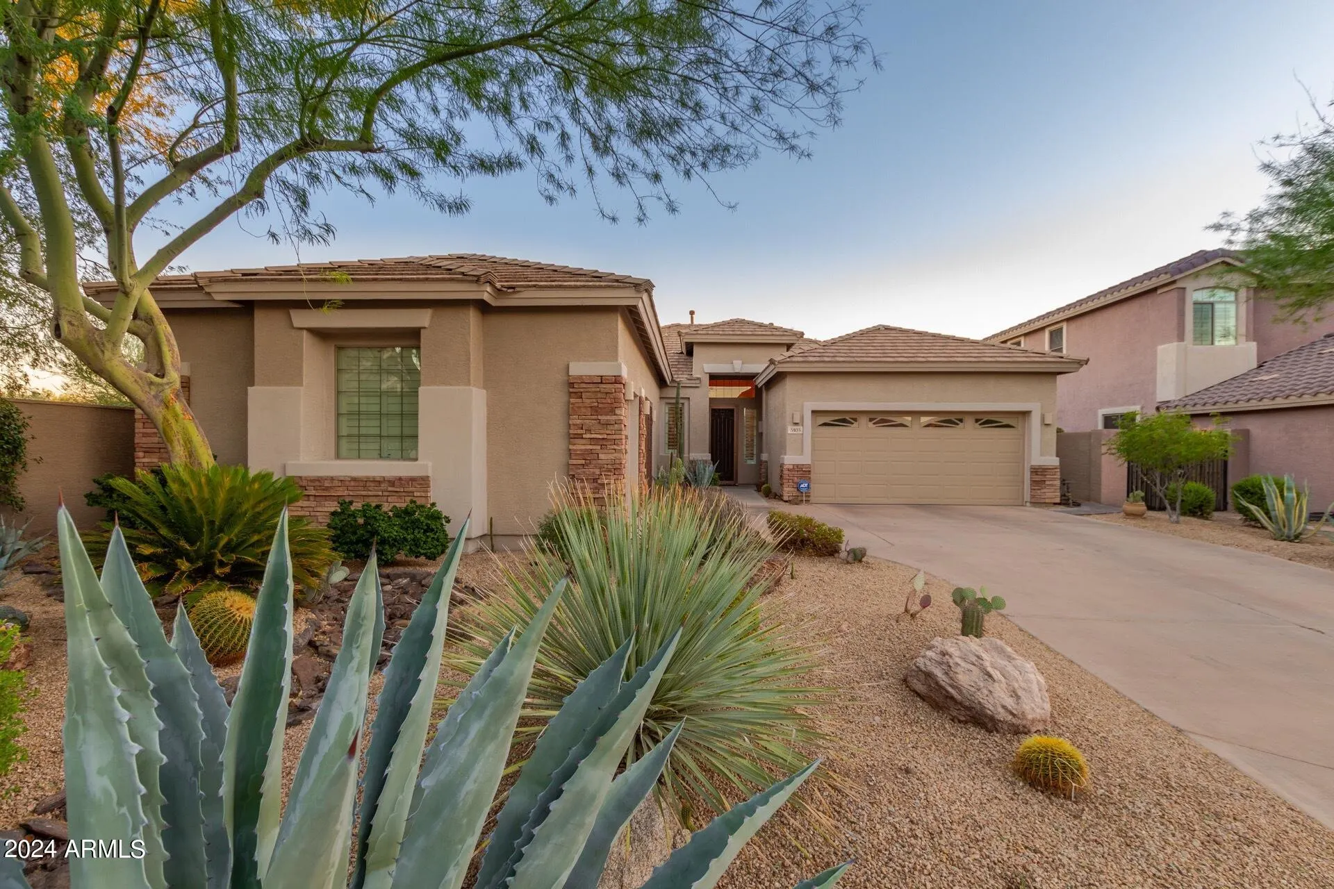 3103 W Sentinel Rock Rd Phoenix, AZ 85086 photo 2
