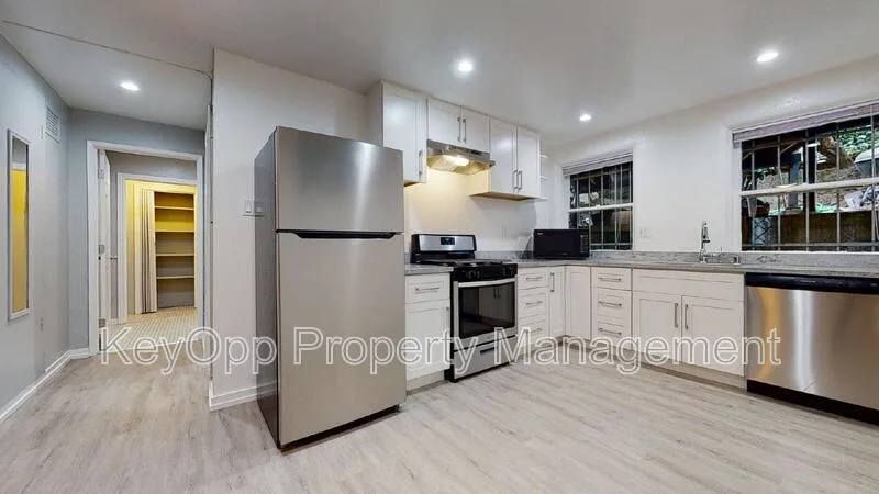 180 Stanyan Blvd photo 4