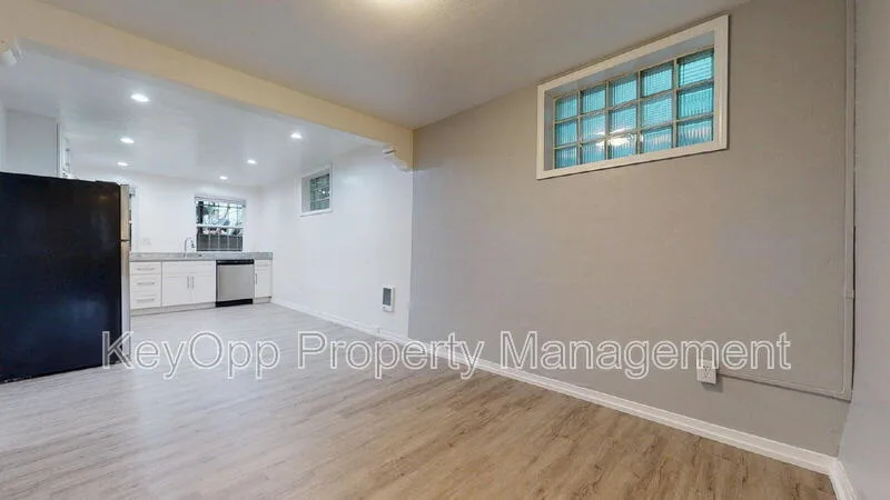 180 Stanyan Blvd photo 5