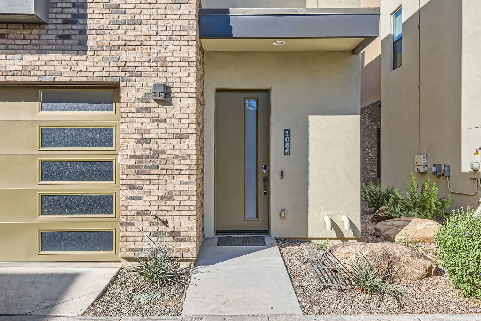 Gorgeous townhome in gated community-fully furnished! photo 3