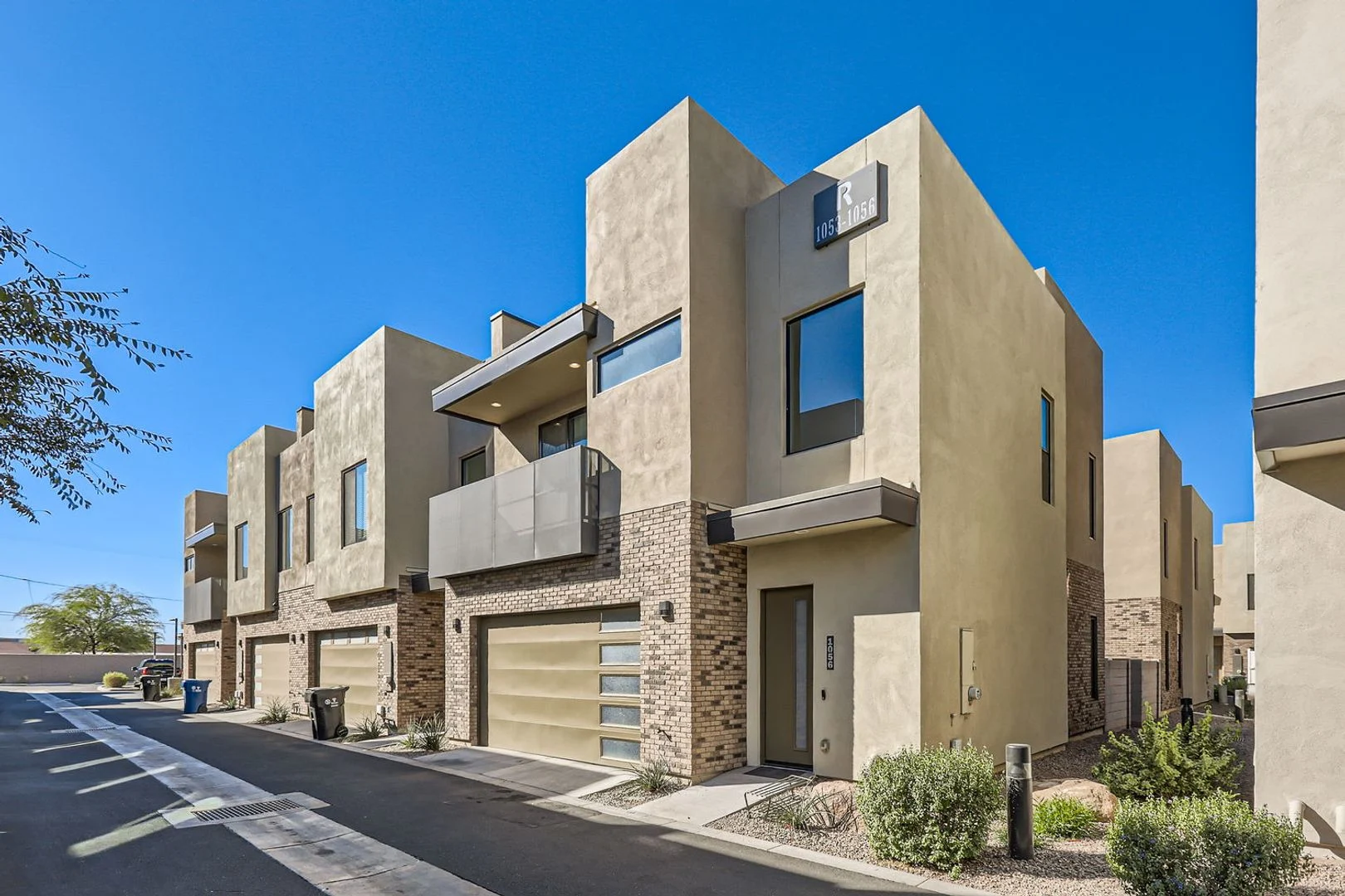 Gorgeous townhome in gated community-fully furnished! photo 2
