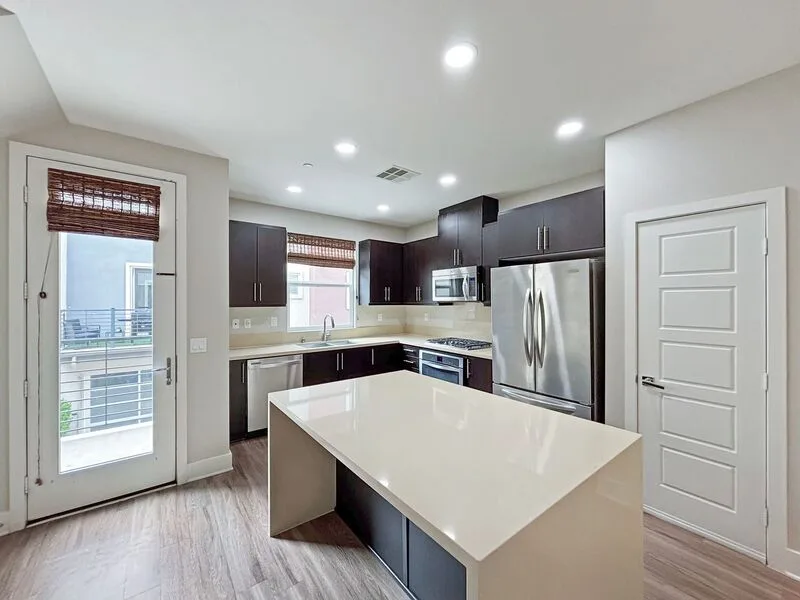 7911 Modern Oasis Dr photo 3