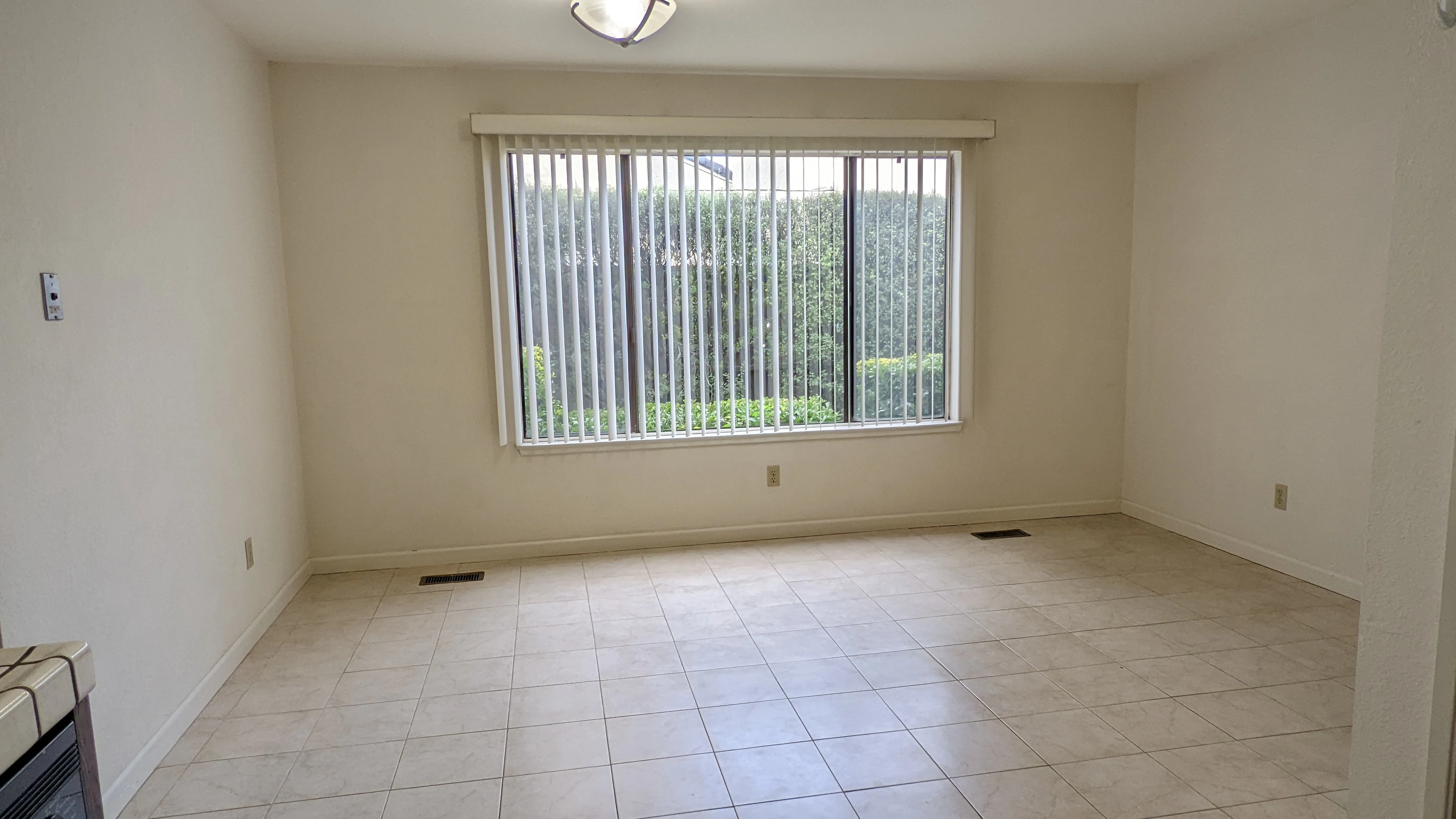 949 Courtland Court photo 4
