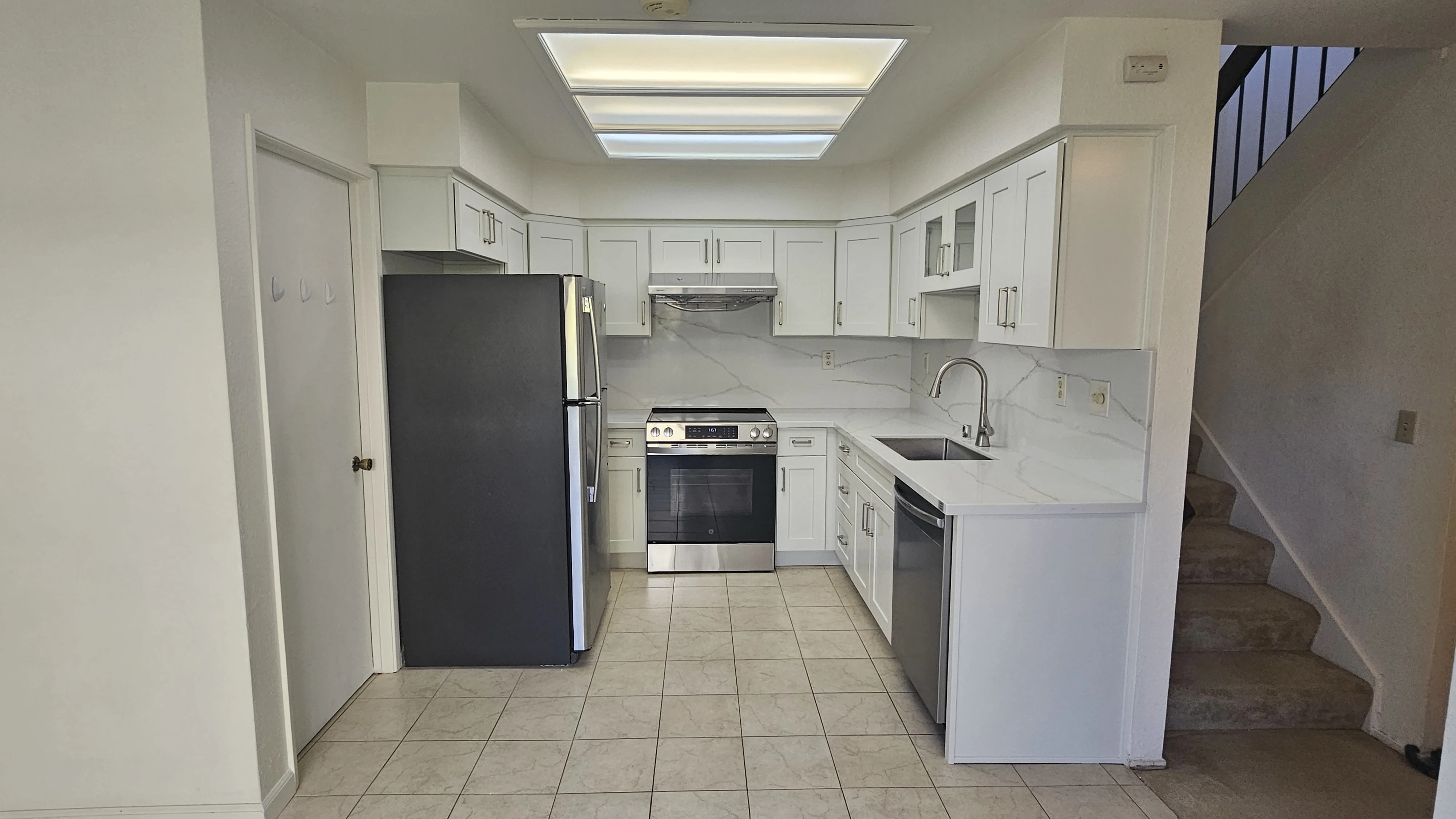 949 Courtland Court photo 2