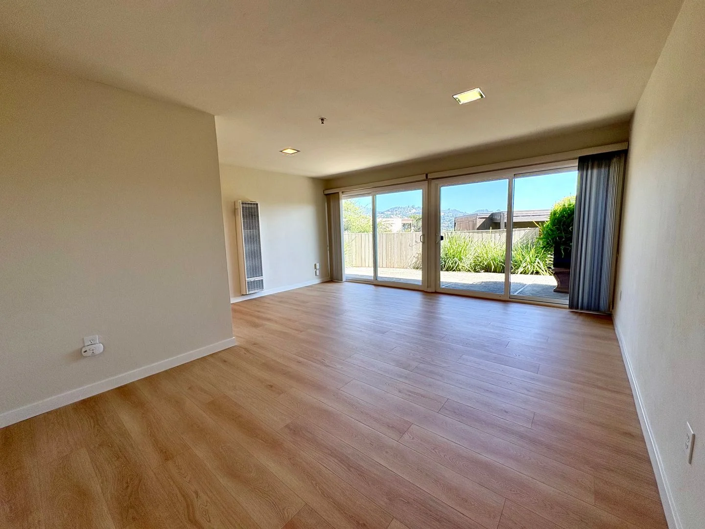 Apartments on Gomez Way Unit 14 · Mill Valley photo 2
