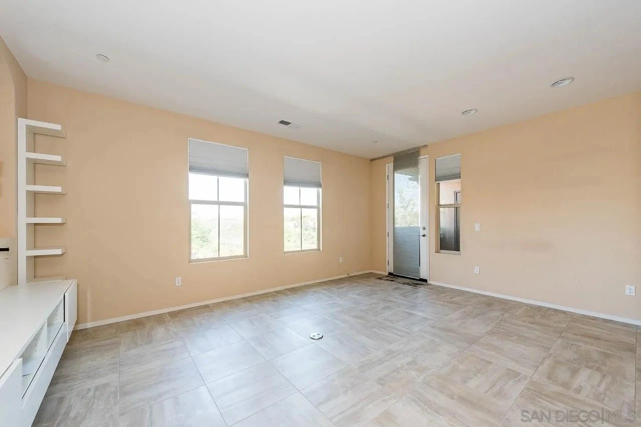 11130 Taloncrest Way San Diego, CA 92126 photo 5