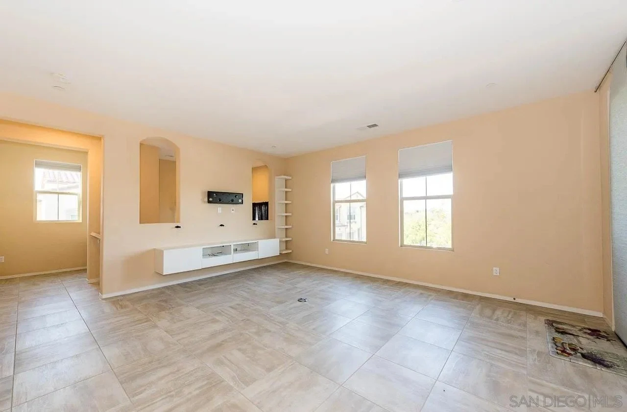 11130 Taloncrest Way San Diego, CA 92126 photo 4