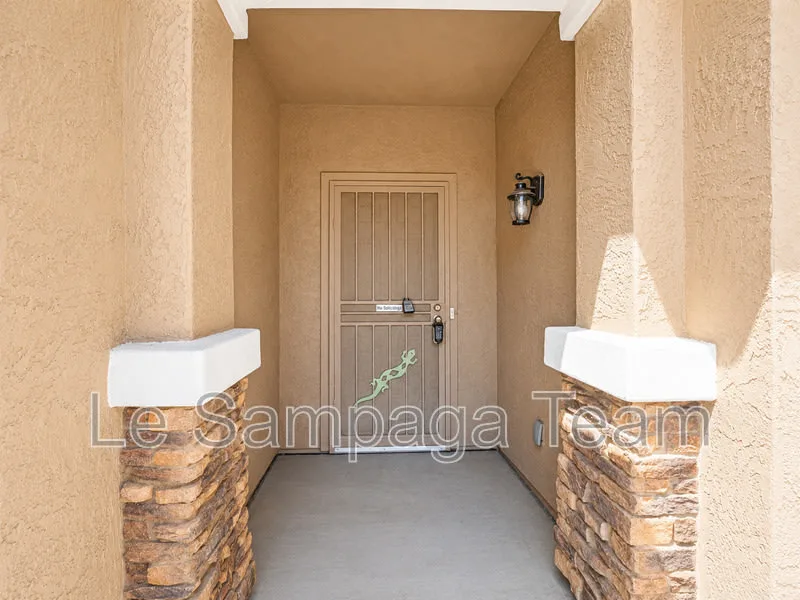 17636 W Maui Ln photo 5