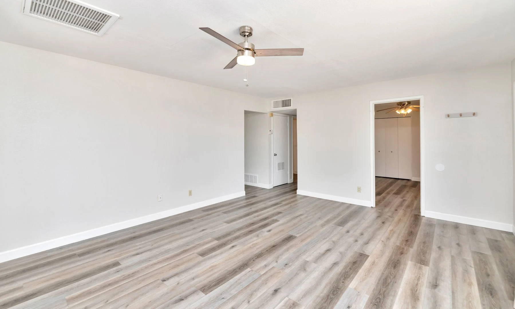 8444 E Plaza Ave Scottsdale, AZ 85250 photo 4