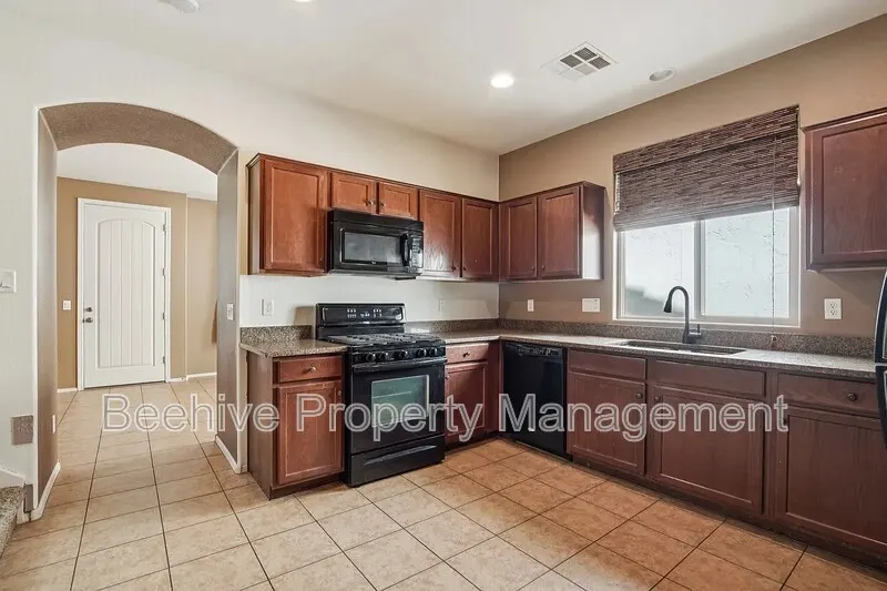 2947 N Evergreen St Buckeye, AZ 85396 photo 4