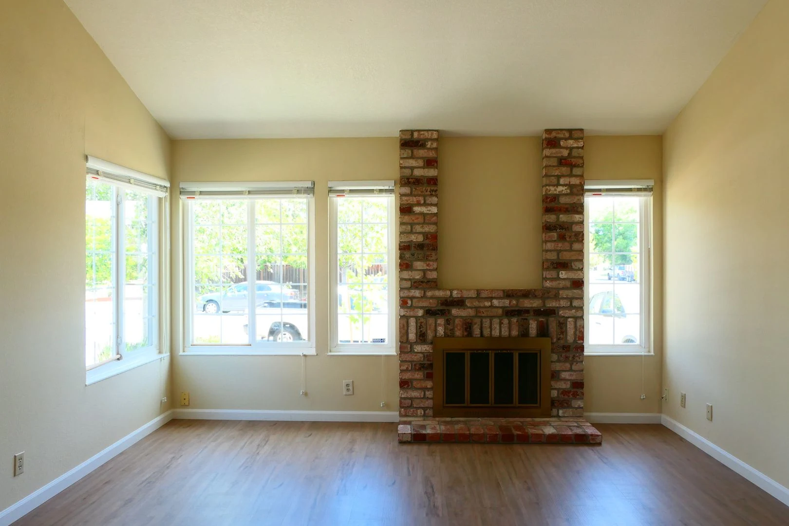 3Bed Full Bath + 1 Office In The Backyard. Single Family Home! photo 5