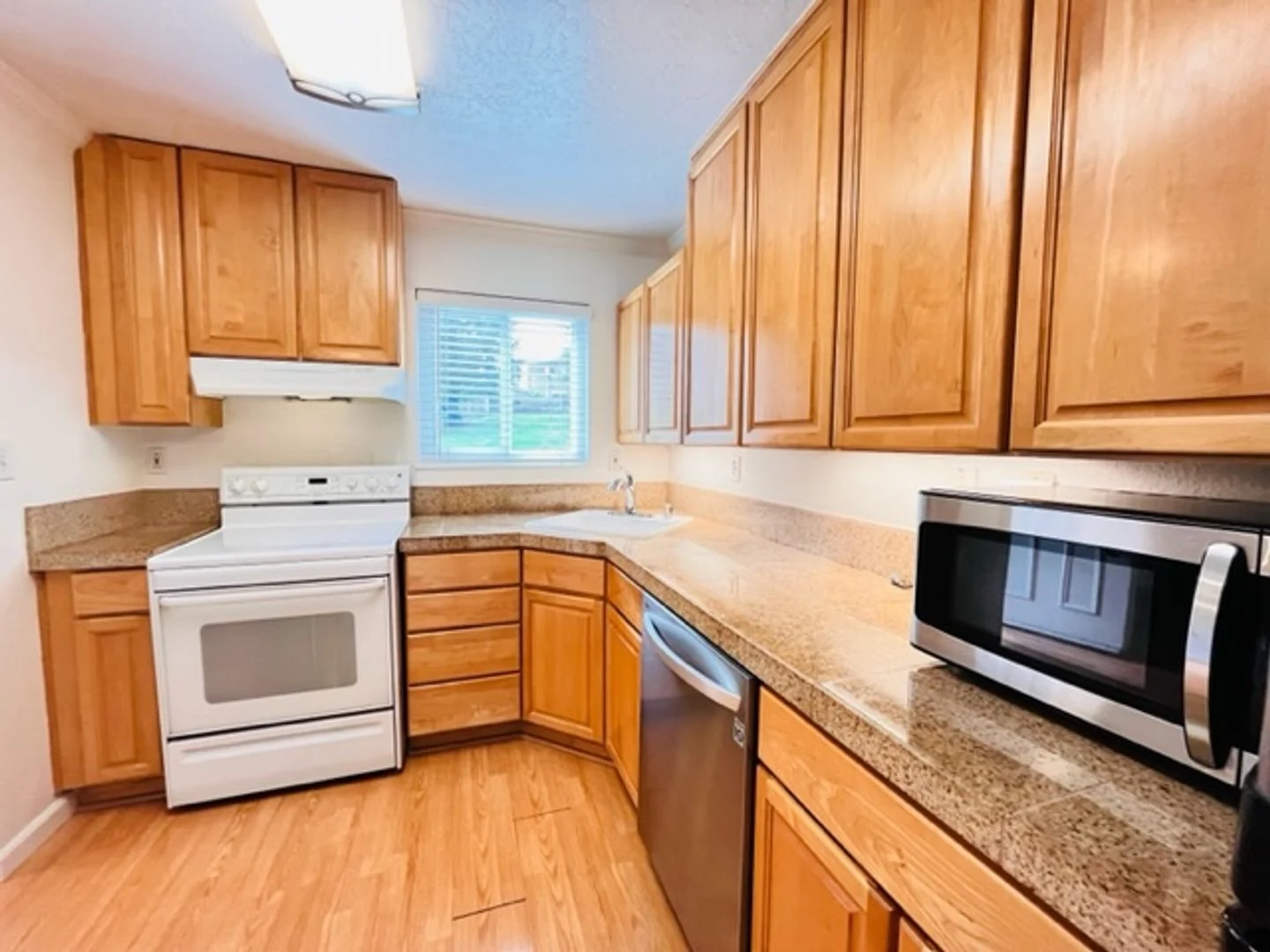 Charming 2BD/1.5BA, Two-Story Townhouse in West Side Danville, Near Downtown- Available NOW! photo 5