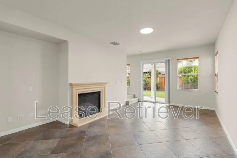 223 W Prosperidad Way photo 4