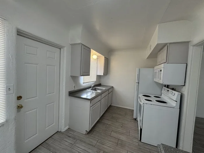 1315 West Clarendon Avenue photo 5