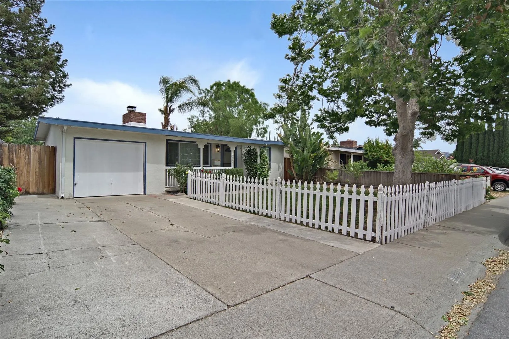 10082 Endfield Way photo 3