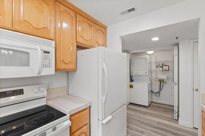 576 W Parr Ave photo 4