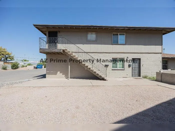 4708 E Portland St photo 2