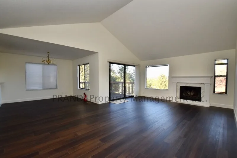 920 Arlene Way photo 4