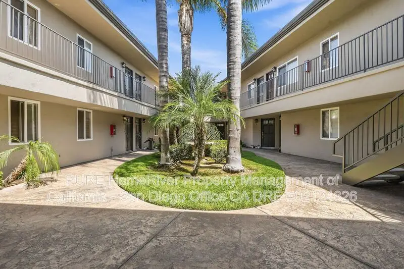 1160 E Lexington Ave photo 4