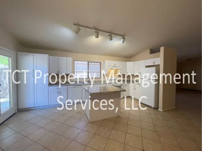 3922 E Agave Rd photo 3