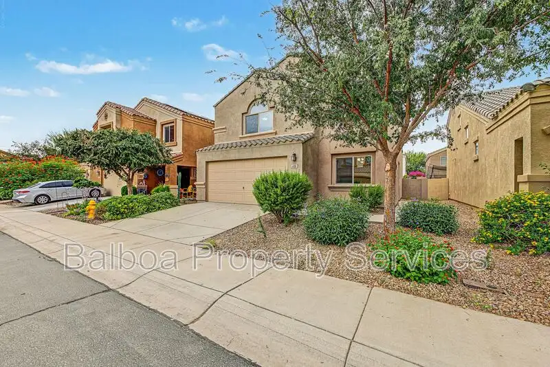6135 E Paradise Ln photo 5